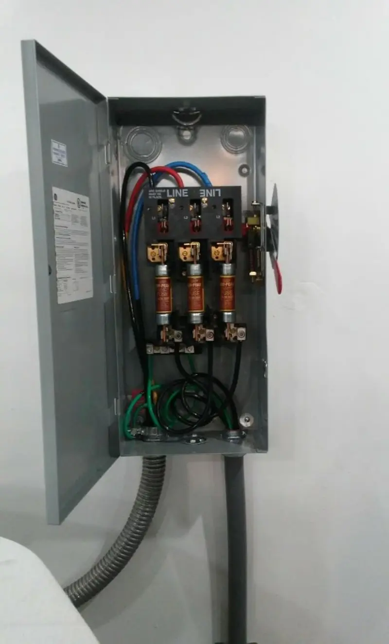 Three-phase disconnect switch installed for Smoke Detector Installation in Rincon Valley